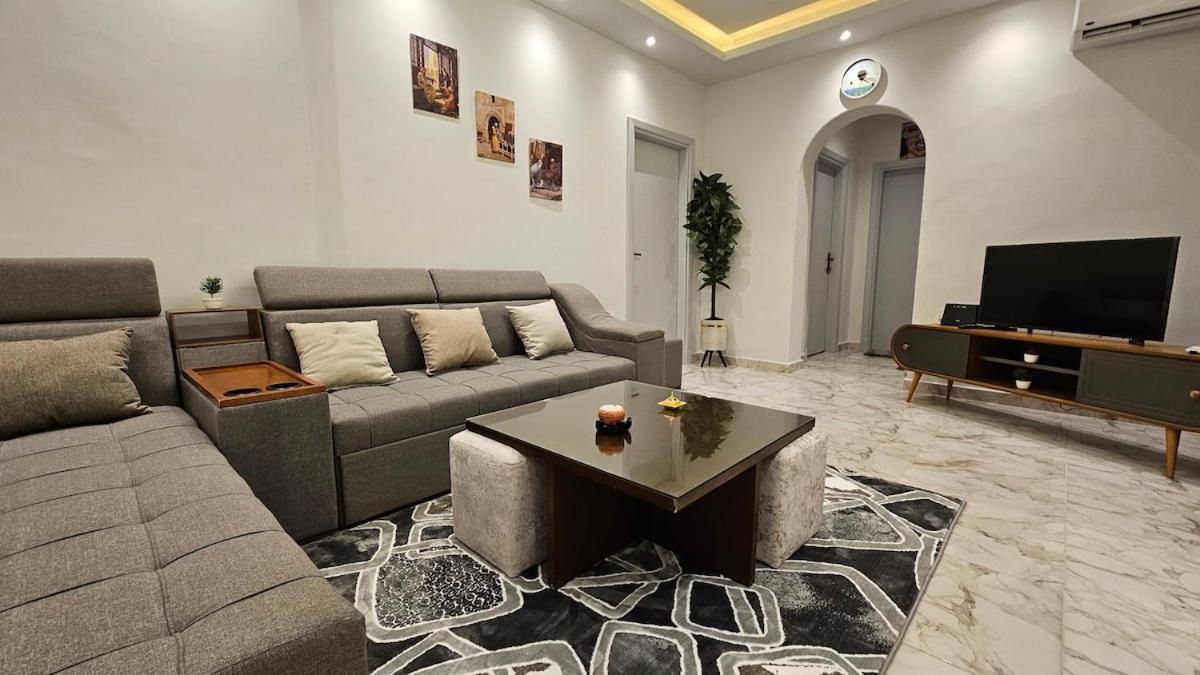 Dhb Family-friendly 2br In Center 81 Apartment